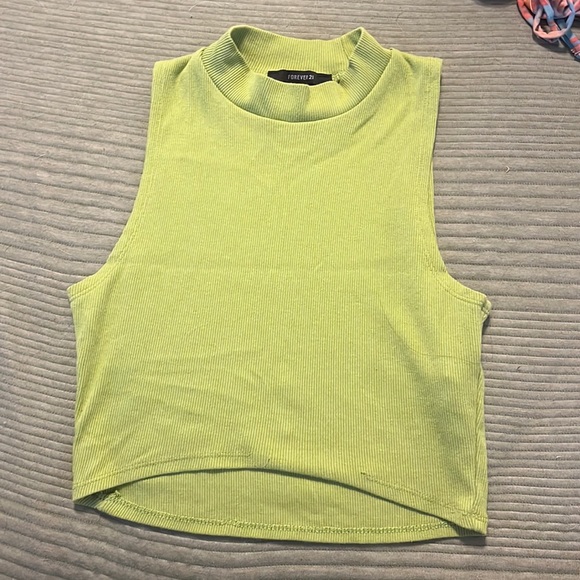 Green mock neck cropped tank - Picture 1 of 2